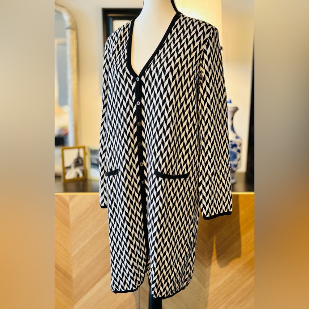 Black and White Chevron Cardigan XL - Picture 3 of 10